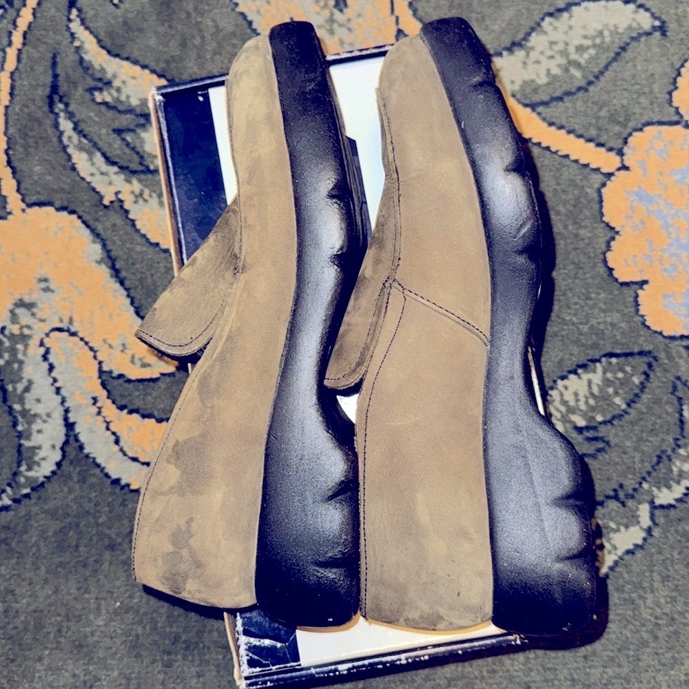 Nine West, cloud Nine, brown suede, slip on shoe, Size 91/2